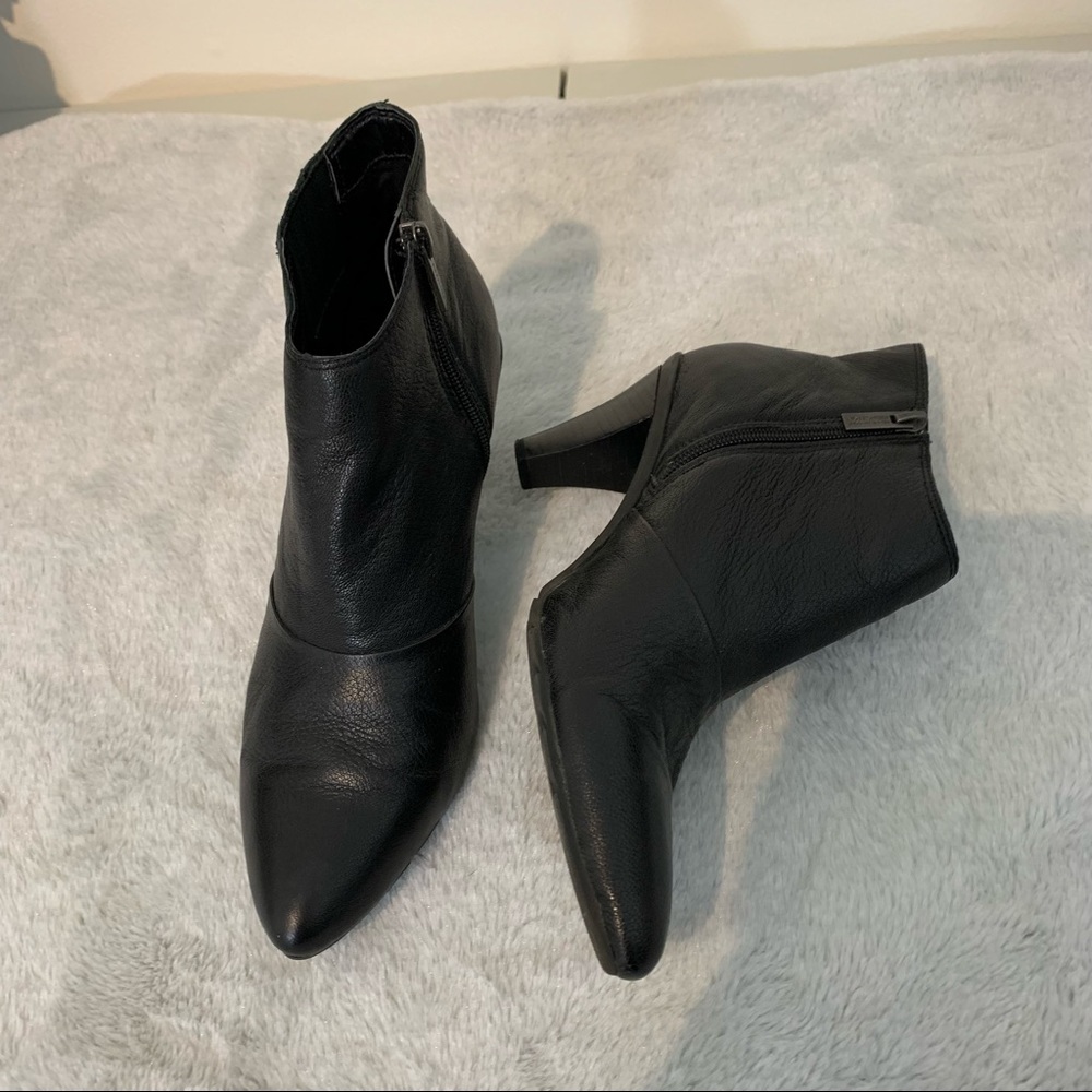 Kenneth Cole Real Leather Booties Size 8.5 Gorgeous on look like spats!